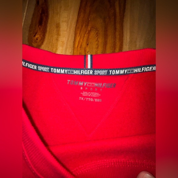 Oversized Tommy Hilfiger cotton sweatshirt in red - Picture 6 of 8
